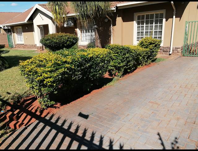 3 BEDROOM HOUSE FOR SALE IN GEELHOUTPARK